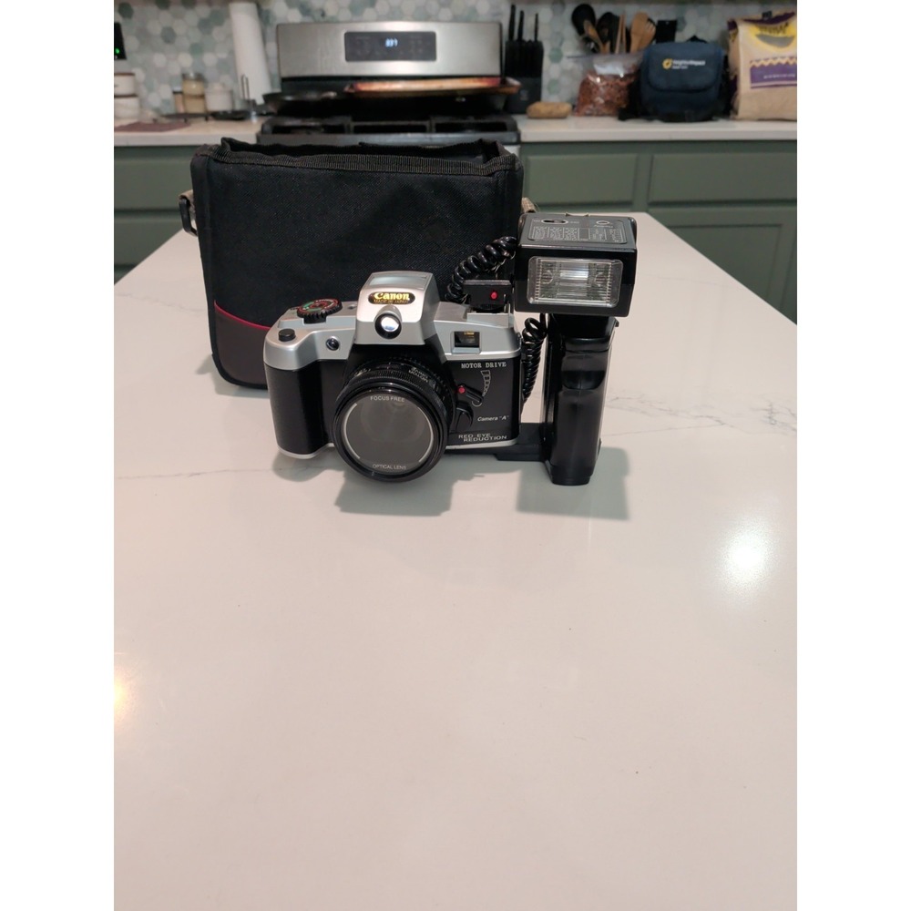 Vintage Canon Camera 35mm-Red Eye Reduction W flash & Case